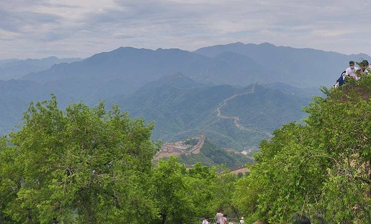 Picture showing snake-like length of The Great Wall